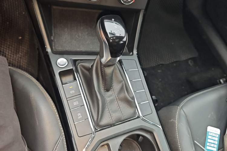 Used Volkswagen Passat 2025 Outstanding Model 280TSI Business Edition Gear Lever