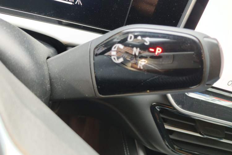 Used Volkswagen Passat 2025 Pro 380TSI Dragon Supreme Edition Gear Lever