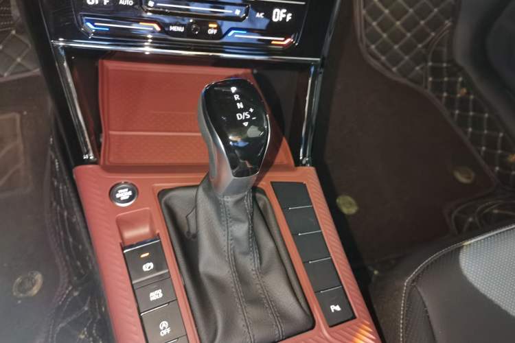 Used Volkswagen Passat 2025 Premium Version 380TSI Dragon Edition Gear Lever