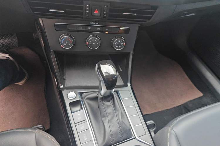 Used Volkswagen Passat 2025 Outstanding Model 280TSI Business Edition Gear Lever