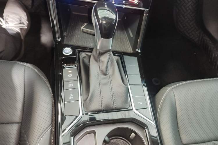 Used Volkswagen Passat 2025 Outstanding Model 330TSI Starry Elite Edition Gear Lever