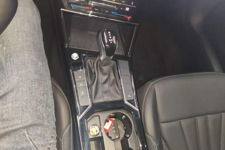 Used Volkswagen Passat 2025 Outstanding Model 380TSI Starry Dragon Edition Gear Lever