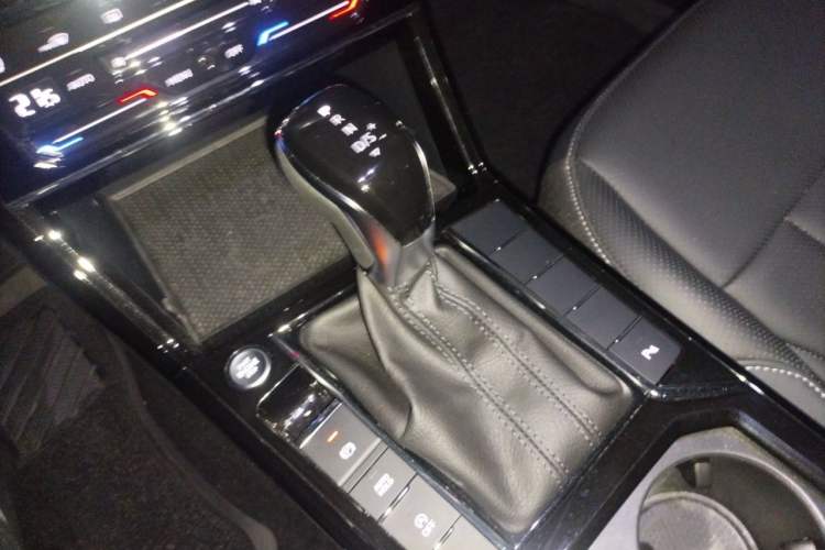 Used Volkswagen Passat 2025 Outstanding Model 330TSI Starry Elite Edition Gear Lever