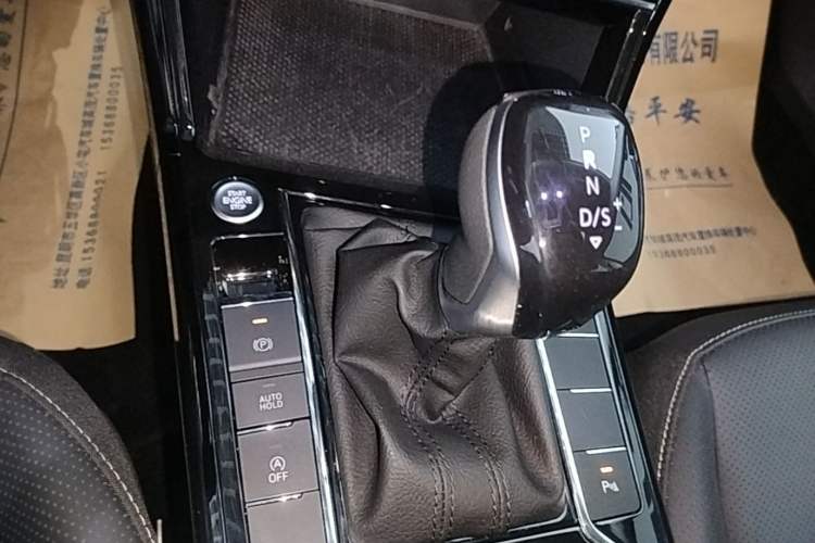 Used Volkswagen Passat 2025 Premium Version 380TSI Dragon Edition Gear Lever