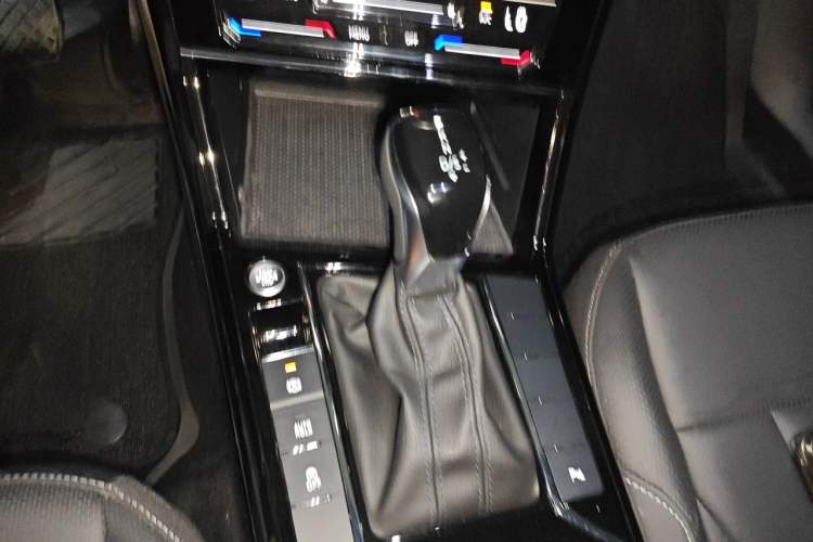 Used Volkswagen Passat 2025 Outstanding Model 330TSI Starry Elite Edition Gear Lever