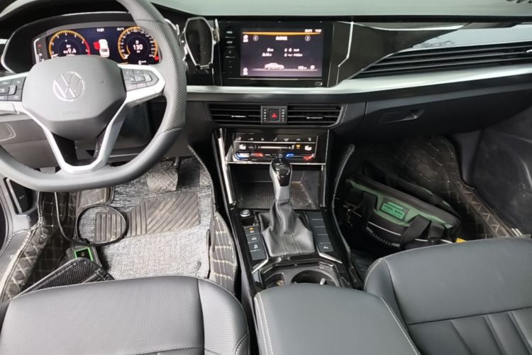 Used Volkswagen Passat 2025 Premium Version 380TSI Dragon Edition Gear Lever