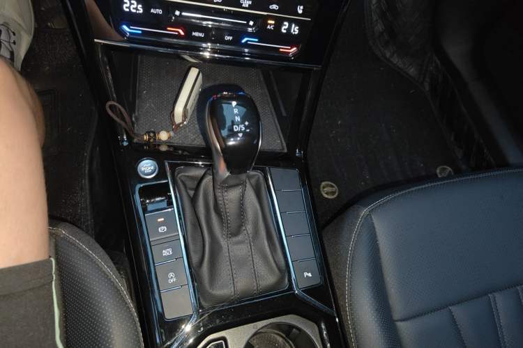 Used Volkswagen Passat 2025 Outstanding Model 330TSI Starry Elite Edition Gear Lever