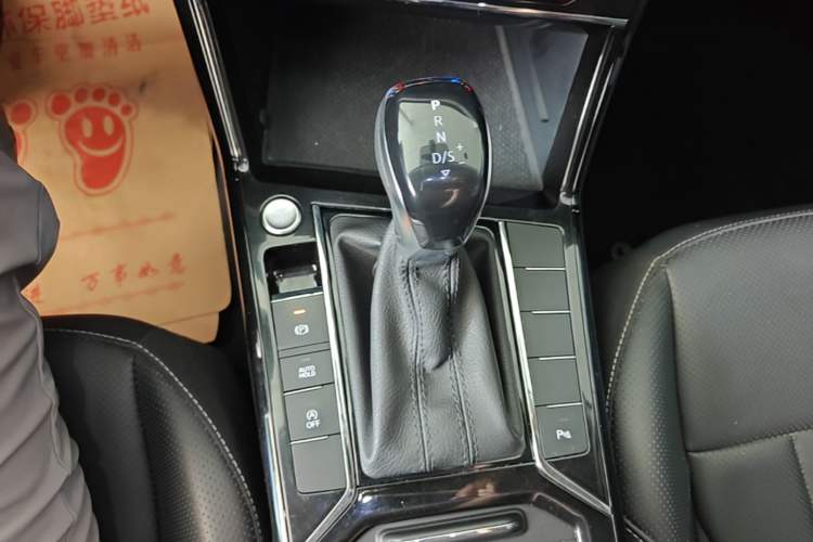 Used Volkswagen Passat 2025 Premium Version 380TSI Dragon Edition Gear Lever