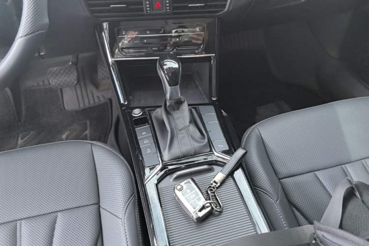 Used Volkswagen Passat 2025 Premium Version 380TSI Dragon Edition Gear Lever