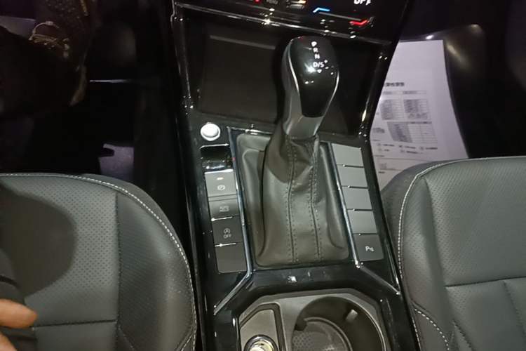 Used Volkswagen Passat 2025 Outstanding Model 330TSI Starry Elite Edition Gear Lever