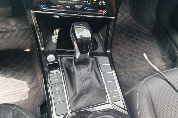Used Volkswagen Passat 2025 Premium Version 380TSI Dragon Edition Gear Lever