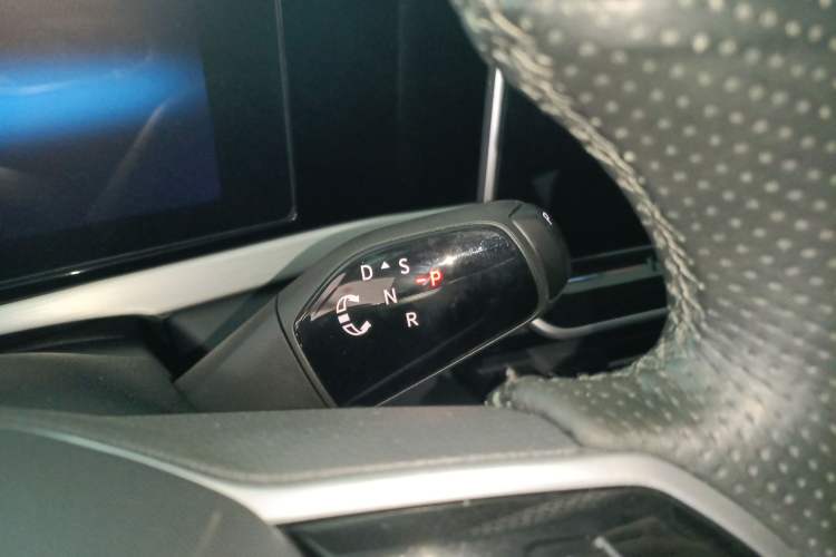 Used Volkswagen Passat 2025 Pro 380TSI Dragon Glory Edition Gear Lever
