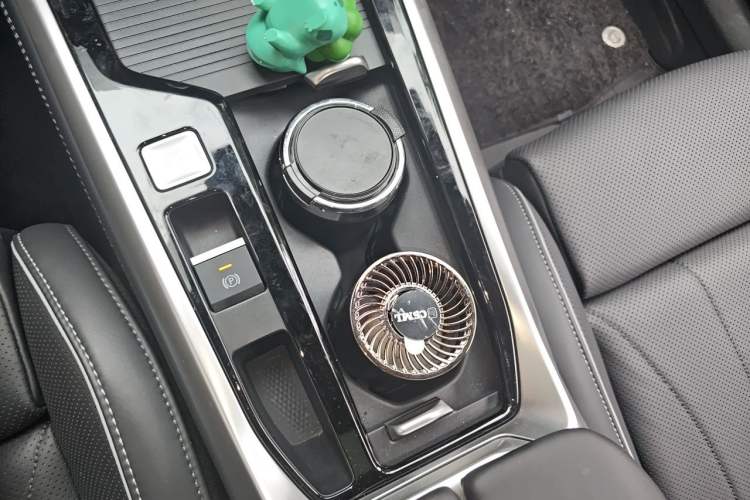 Used Volkswagen Passat 2025 Pro 380TSI Dragon Edition Gear Lever