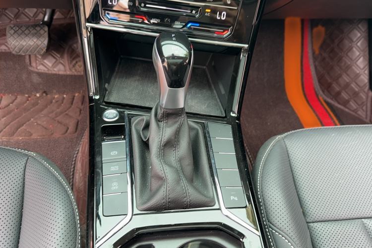 Used Volkswagen Passat 2025 Outstanding Model 380TSI Starry Dragon Edition Gear Lever