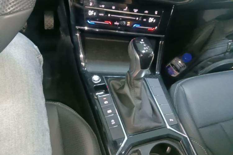 Used Volkswagen Passat 2025 Premium Version 380TSI Dragon Edition Gear Lever
