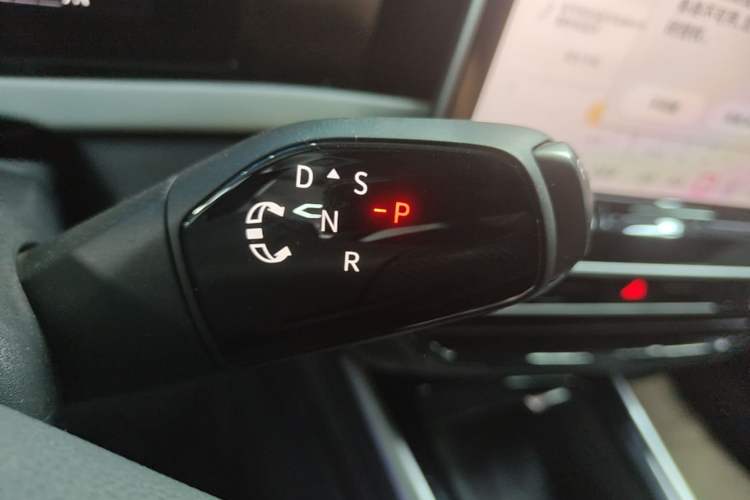 Used Volkswagen Passat 2025 Pro 380TSI Dragon Glory Edition Gear Lever