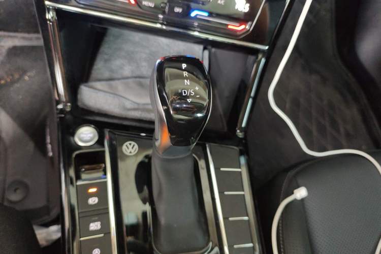 Used Volkswagen Passat 2025 Premium Version 380TSI Dragon Edition Gear Lever