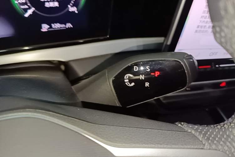 Used Volkswagen Passat 2025 Pro 380TSI Starry Dragon Edition Gear Lever