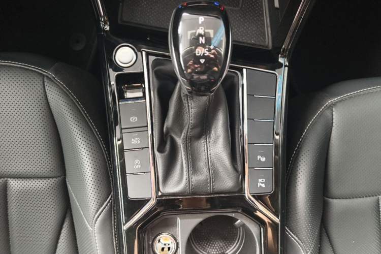 Used Volkswagen Passat 2025 Outstanding Model 380TSI Starry Dragon Glorious Edition Gear Lever
