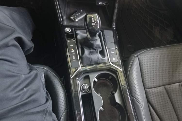 Used Volkswagen Passat 2025 Outstanding Model 380TSI Dragon Glory Edition Gear Lever