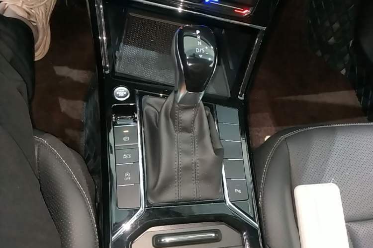 Used Volkswagen Passat 2025 Outstanding Model 380TSI Starry Dragon Edition Gear Lever