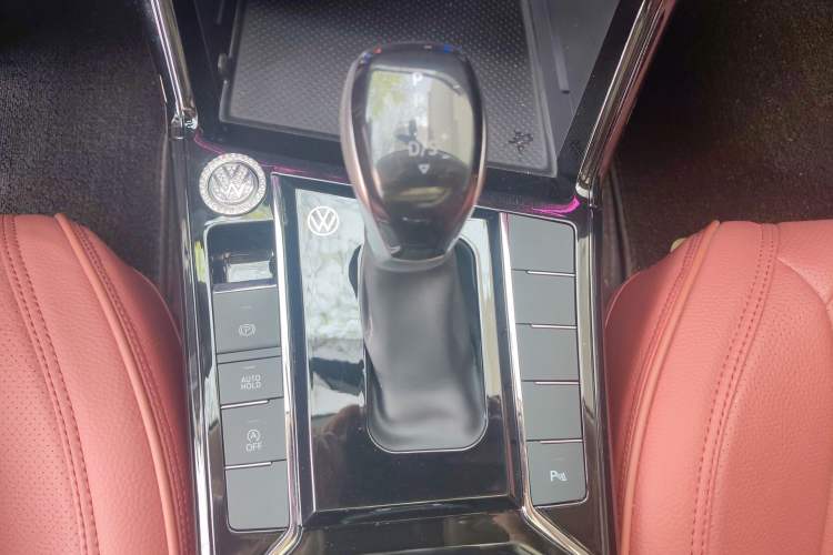 Used Volkswagen Passat 2025 Premium Version 380TSI Dragon Edition Gear Lever