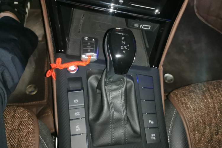 Used Volkswagen Passat 2025 Outstanding Model 380TSI Dragon Glory Edition Gear Lever