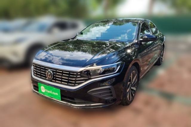 Ojetý Volkswagen Passat 2025 Premium Version 380TSI Dragon Edition