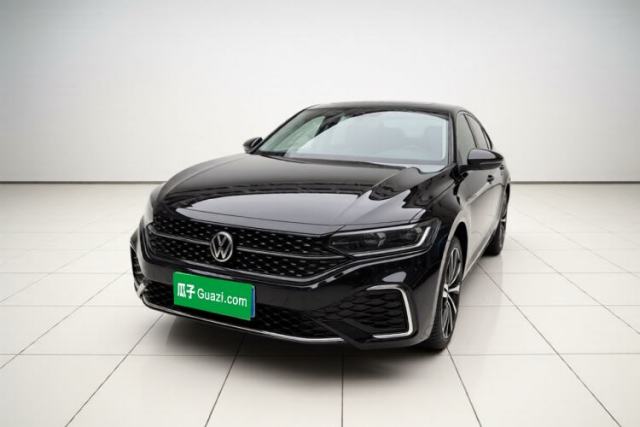 Ojetý Volkswagen Passat 2025 Outstanding Model 330TSI Starry Elite Edition