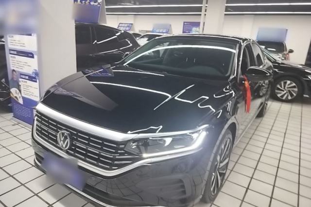Ojetý Volkswagen Passat 2025 Outstanding Model 330TSI Elite Edition