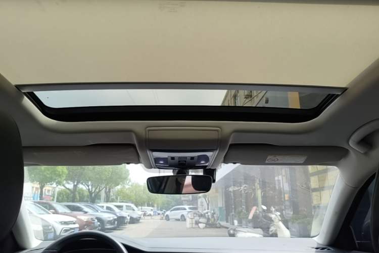 Used Volkswagen Passat 2025 Premium Version 380TSI Dragon Edition Headliner