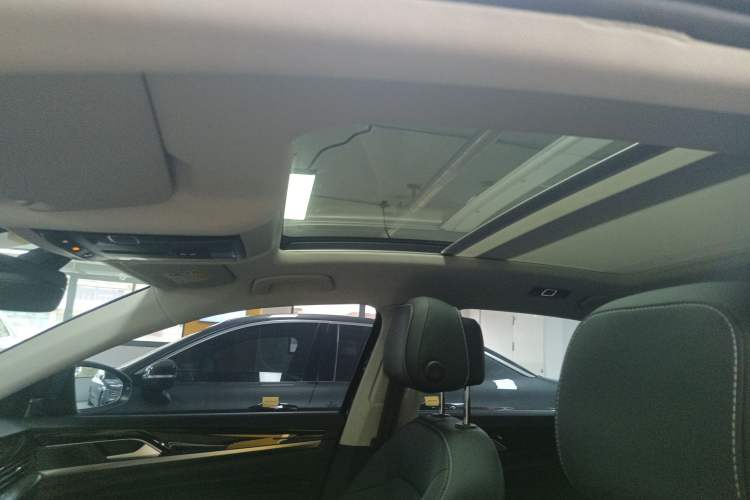 Used Volkswagen Passat 2025 Outstanding Model 380TSI Starry Dragon Edition Headliner