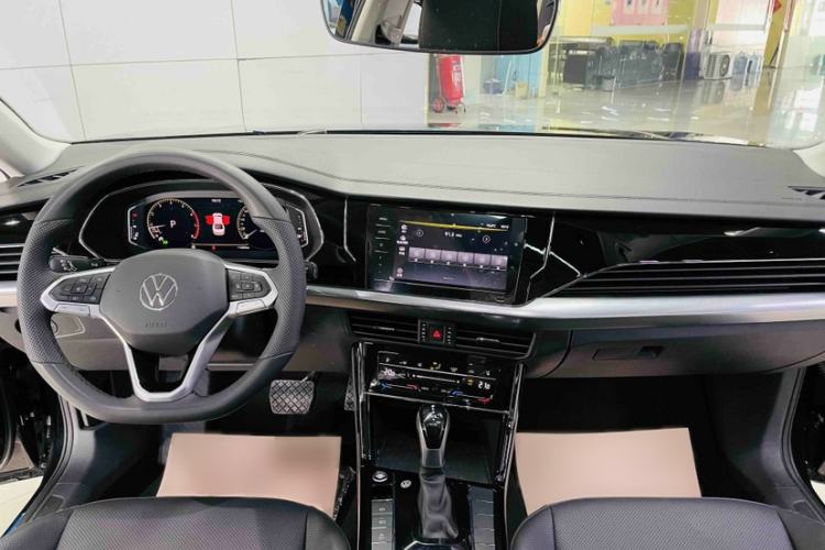 Used Volkswagen Passat 2025 Outstanding Model 380TSI Starry Dragon Edition Interior 1