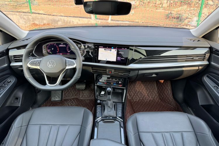 Used Volkswagen Passat 2025 Outstanding Model 380TSI Dragon Glory Edition Interior 1