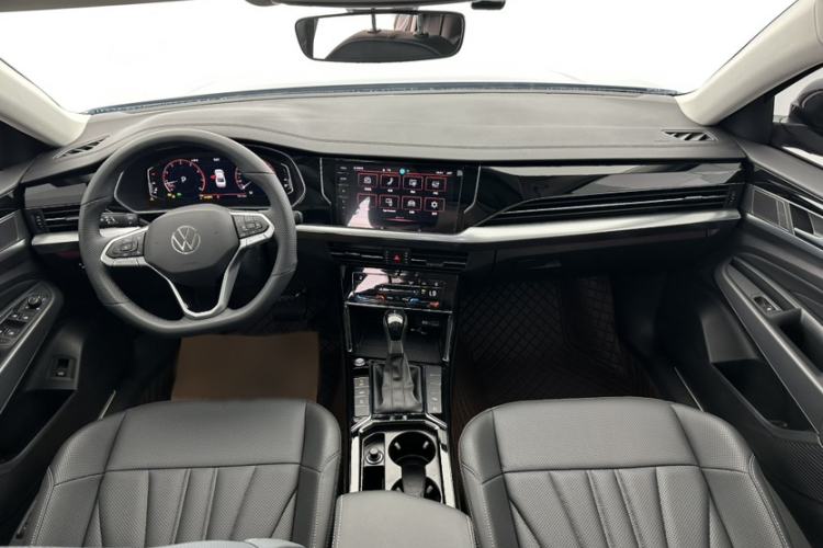 Used Volkswagen Passat 2025 Outstanding Model 380TSI Dragon Glory Edition Interior 1