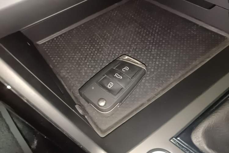 Used Volkswagen Passat 2025 Outstanding Model 280TSI Business Edition Interior 1