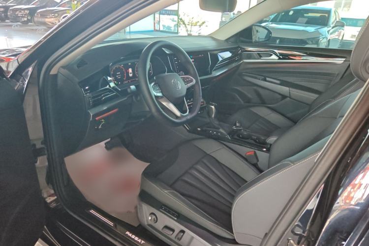 Used Volkswagen Passat 2025 Outstanding Model 380TSI Starry Dragon Glorious Edition Interior 1