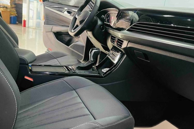 Used Volkswagen Passat 2025 Outstanding Model 380TSI Starry Dragon Edition Interior 1
