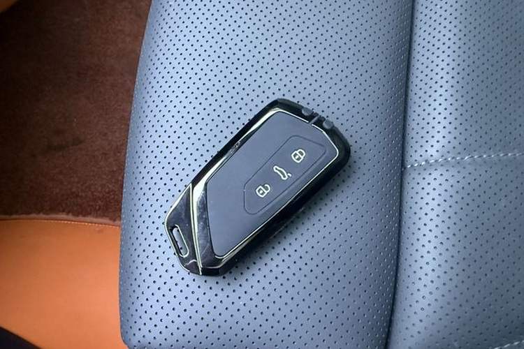 Used Volkswagen Passat 2025 Pro 380TSI Dragon Edition Interior 1