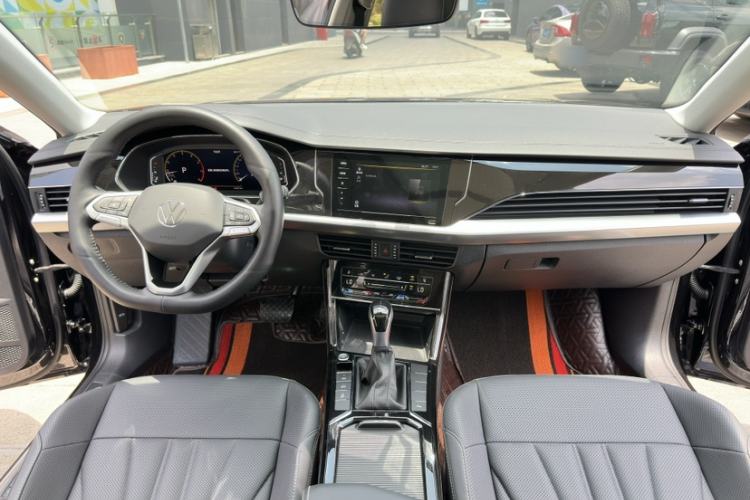 Used Volkswagen Passat 2025 Premium Version 380TSI Dragon Edition Interior 1