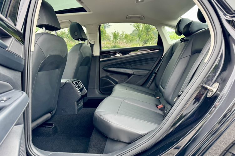 Used Volkswagen Passat 2025 Outstanding Model 280TSI Business Edition Interior 1