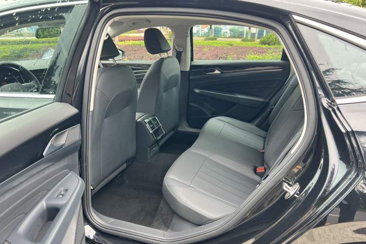 Used Volkswagen Passat 2025 Outstanding Model 280TSI Business Edition Interior 1