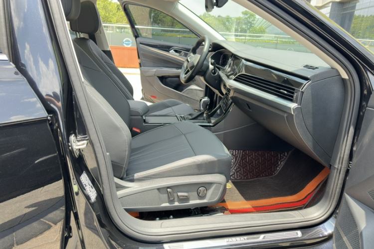 Used Volkswagen Passat 2025 Premium Version 380TSI Dragon Edition Interior 10