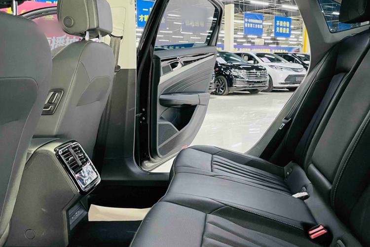 Used Volkswagen Passat 2025 Outstanding Model 380TSI Starry Dragon Edition Interior 2