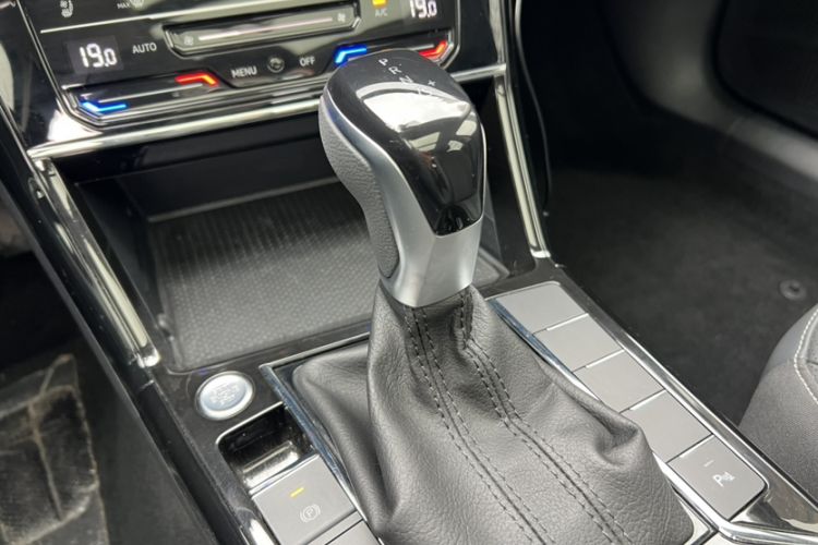 Used Volkswagen Passat 2025 Outstanding Model 380TSI Starry Dragon Edition Interior 2