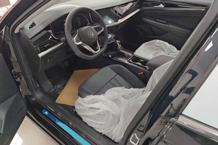 Used Volkswagen Passat 2025 Outstanding Model 330TSI Starry Elite Edition Interior 2