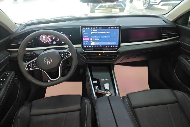 Used Volkswagen Passat 2025 Pro 380TSI Dragon Glory Edition Interior 2