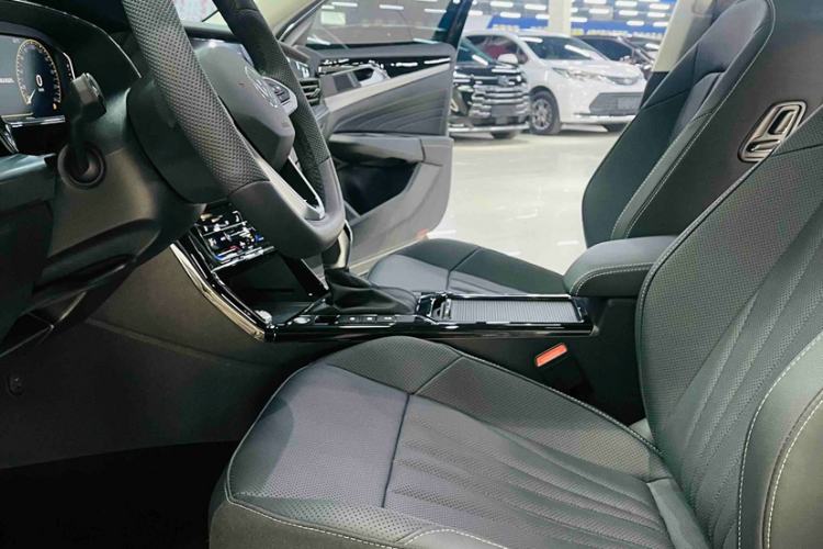 Used Volkswagen Passat 2025 Outstanding Model 380TSI Starry Dragon Edition Interior 2
