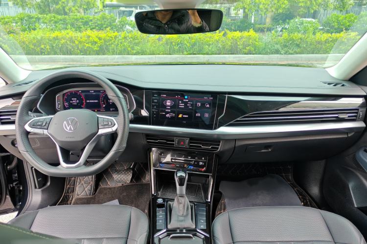 Used Volkswagen Passat 2025 Outstanding Model 380TSI Dragon Glory Edition Interior 2