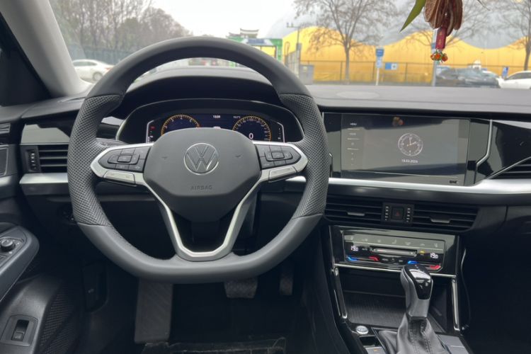 Used Volkswagen Passat 2025 Outstanding Model 380TSI Starry Dragon Edition Interior 3